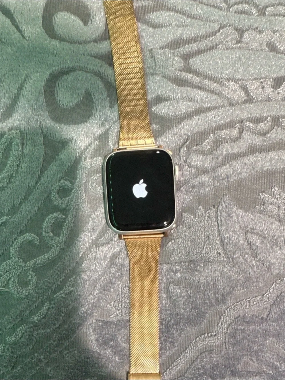 Apple Watch Series 5 44mm Silver, Gold Stainless Mesh Band Unlocked